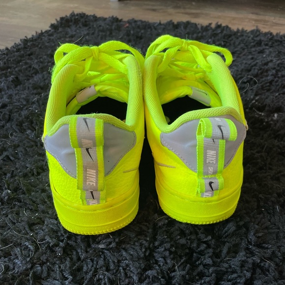 NIKE Air Force 1 Low LV8 Utility GS 'Volt' - Picture 8 of 14